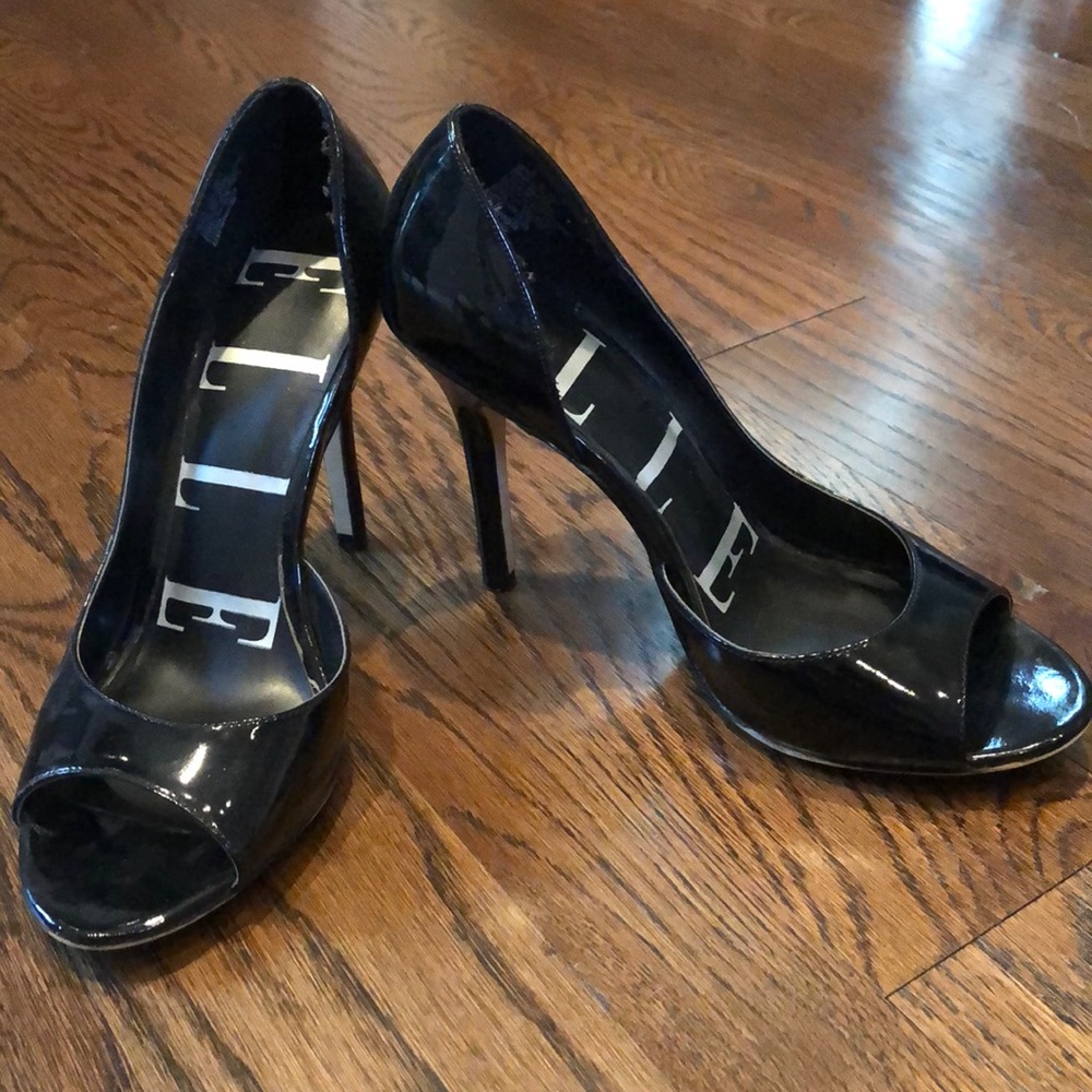 Patent leather peep toe heels!